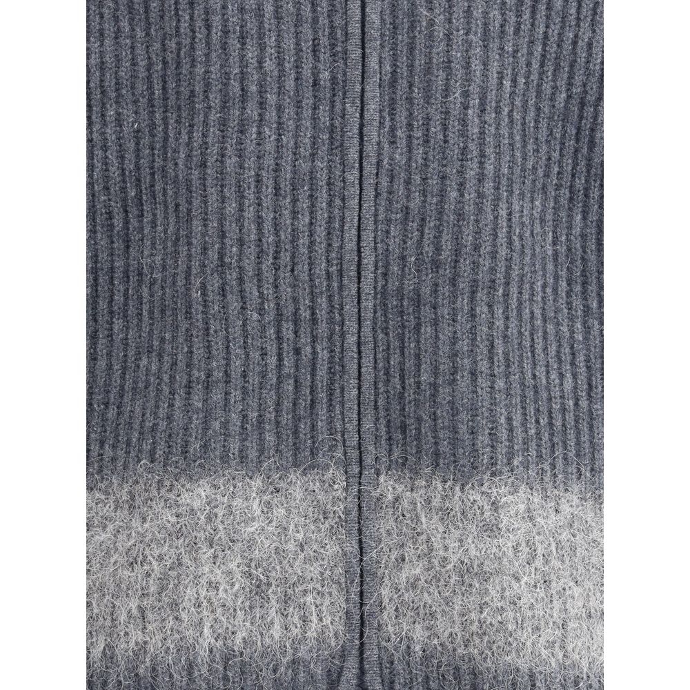 Gray Wool CardiganDsquared2’s zip Cardigan combines comfort and style with a sporty, refined design. Crafted in ribbed knit, it features a double-slider front zipper closure, high collar and two zipper pockets. The mohair band adds a distinctive, textured