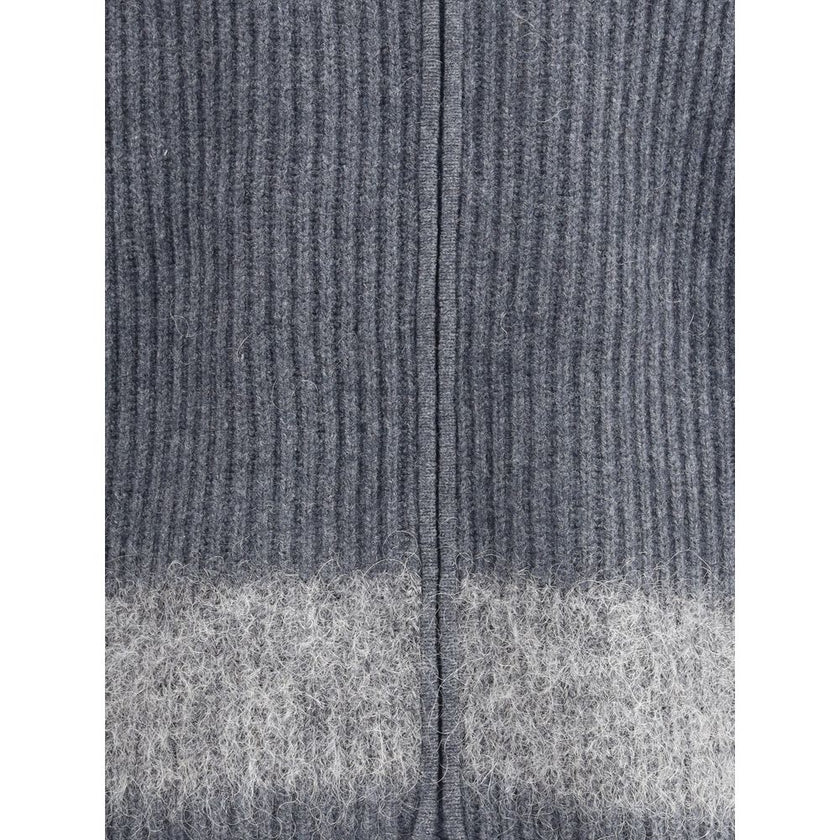 Gray Wool CardiganDsquared2’s zip Cardigan combines comfort and style with a sporty, refined design. Crafted in ribbed knit, it features a double-slider front zipper closure, high collar and two zipper pockets. The mohair band adds a distinctive, textured