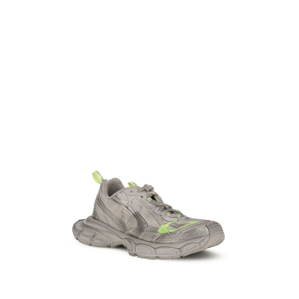Gray Polyester Athletic SneakersBalenciaga’s 3XL Sneakers combine oversized aesthetics and high-tech details in a combination of mesh and polyurethane in shades of taupe and neon yellow. Featuring a lace-up closure and round toe, it features logo letterin