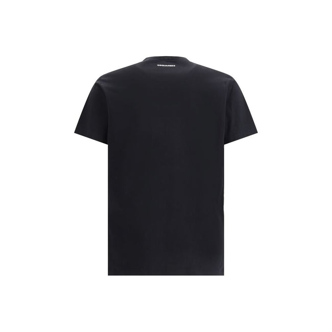 Black Cotton T-ShirtCotton T-Shirt by Dsquared2 features a ribbed crew neck for optimal comfort. Features a maxi print on the front and the iconic contrasting monogram on the back panel for a modern and distinctive look. Perfect for adding personality to
