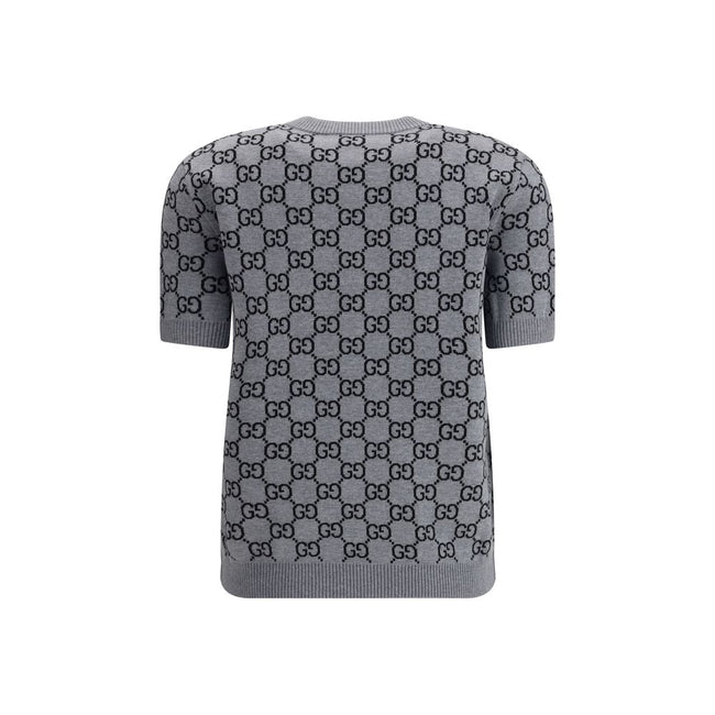 Gray Wool SweatshirtGucci’s short-sleeve Sweater is a retro-inspired piece that celebrates the house’s iconic aesthetic. Crafted in the unmistakable GG Supreme pattern, it features a ribbed crew neck and ribbed trim at the hem as well, defining the line w
