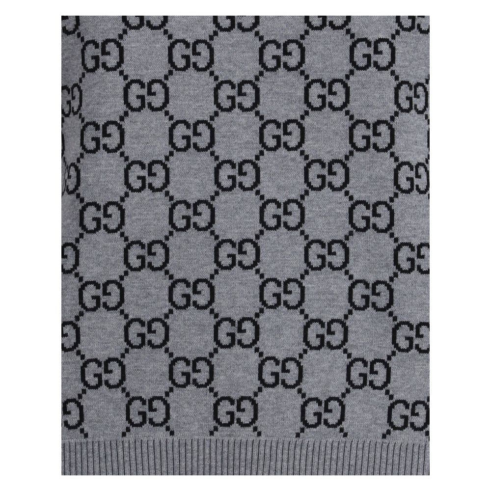 Gray Wool SweatshirtGucci’s short-sleeve Sweater is a retro-inspired piece that celebrates the house’s iconic aesthetic. Crafted in the unmistakable GG Supreme pattern, it features a ribbed crew neck and ribbed trim at the hem as well, defining the line w