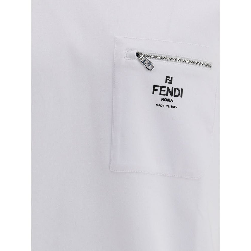 T-shirt with pocketCotton T-Shirt by Fendi features a crew neck and regular fit for optimal comfort. On the front, a zippered patch pocket is embellished with the brand’s iconic contrasting monogram, adding a distinctive detail. The monochrome pattern giv