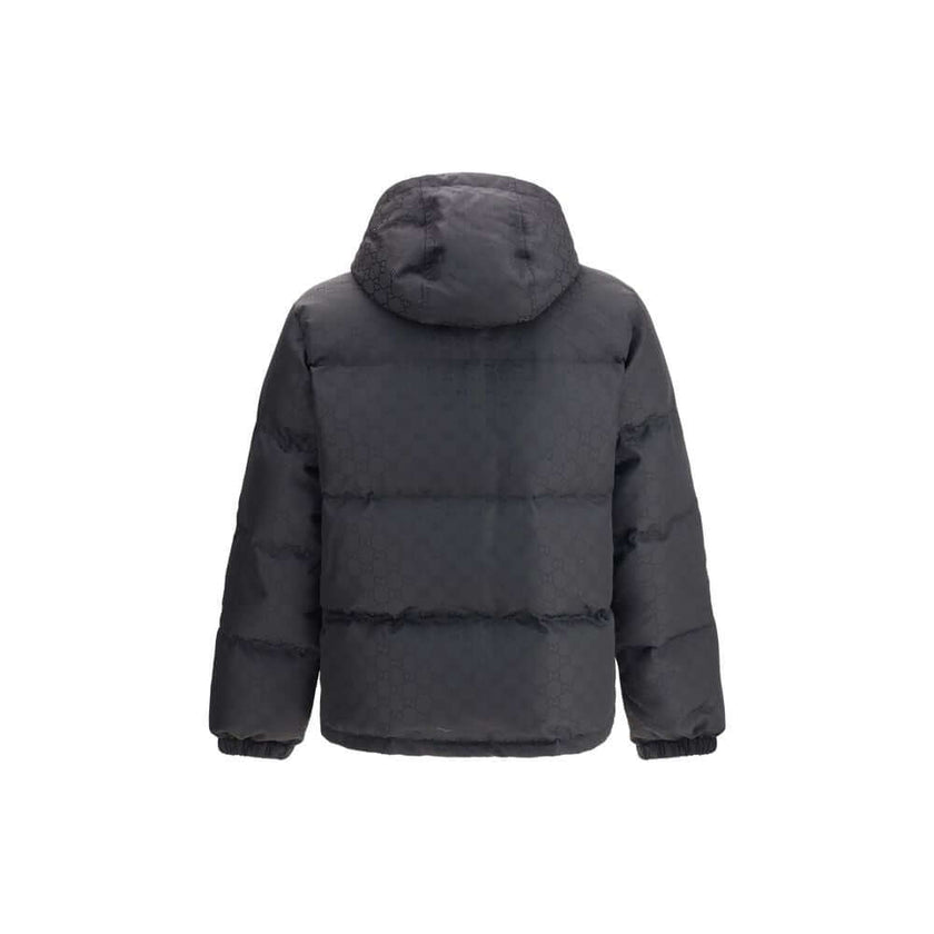 Black Polyamide CoatGucci’s GG patterned padded Down Jacket is an iconic and functional garment. Featuring a hood and double-slider zipper closure, it features the famous “GG” monogram as a distinctive element. Low shoulders and long sleeves with elastic