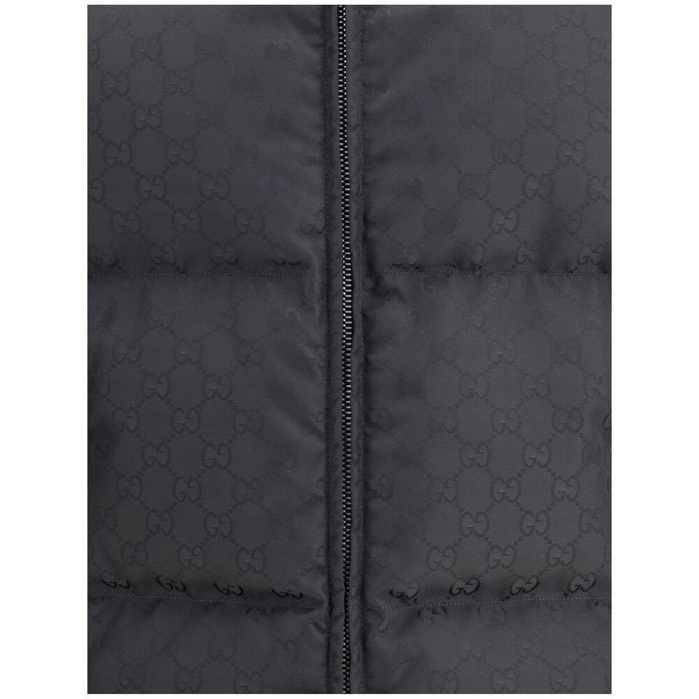 Black Polyamide CoatGucci’s GG patterned padded Down Jacket is an iconic and functional garment. Featuring a hood and double-slider zipper closure, it features the famous “GG” monogram as a distinctive element. Low shoulders and long sleeves with elastic