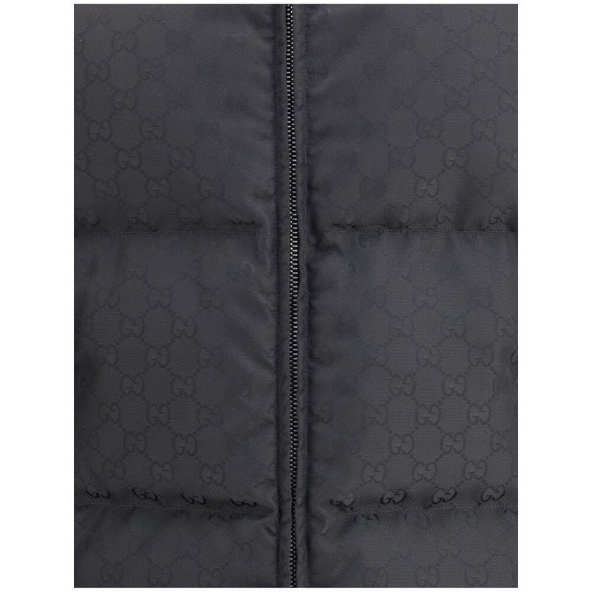 Black Polyamide CoatGucci’s GG patterned padded Down Jacket is an iconic and functional garment. Featuring a hood and double-slider zipper closure, it features the famous “GG” monogram as a distinctive element. Low shoulders and long sleeves with elastic