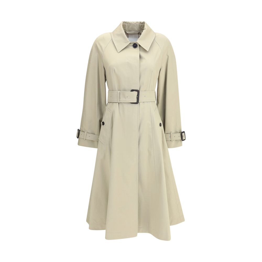 Beige Cotton CoatBurberry’s Ellingham fit-and-flare long gabardine Trench Coat reinterprets an icon of the British wardrobe with a touch of femininity and structure. Featuring a flared silhouette and a single-breasted button closure, it has a figure-flatt