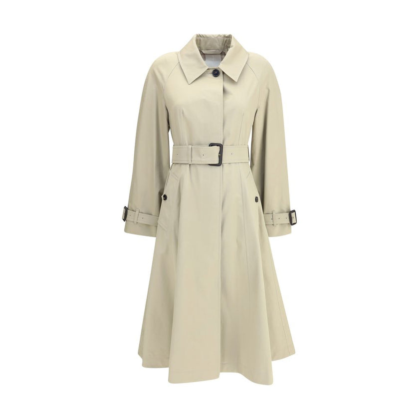 Beige Cotton CoatBurberry’s Ellingham fit-and-flare long gabardine Trench Coat reinterprets an icon of the British wardrobe with a touch of femininity and structure. Featuring a flared silhouette and a single-breasted button closure, it has a figure-flatt