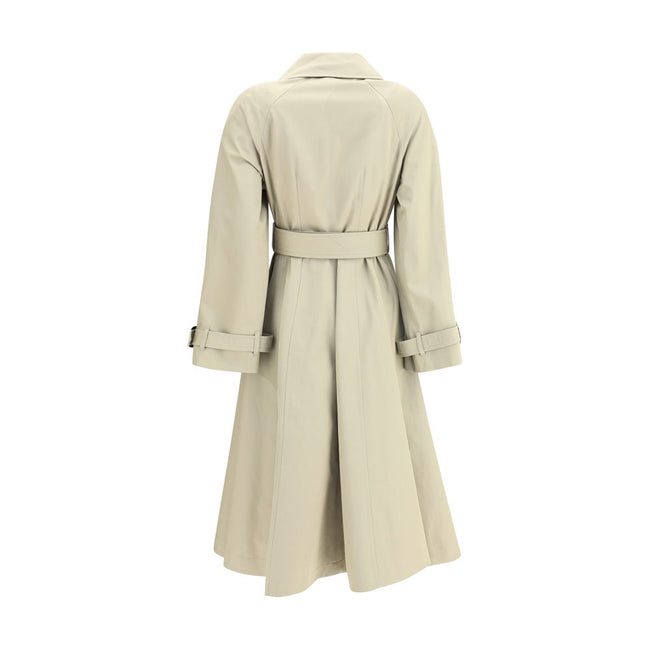 Beige Cotton CoatBurberry’s Ellingham fit-and-flare long gabardine Trench Coat reinterprets an icon of the British wardrobe with a touch of femininity and structure. Featuring a flared silhouette and a single-breasted button closure, it has a figure-flatt