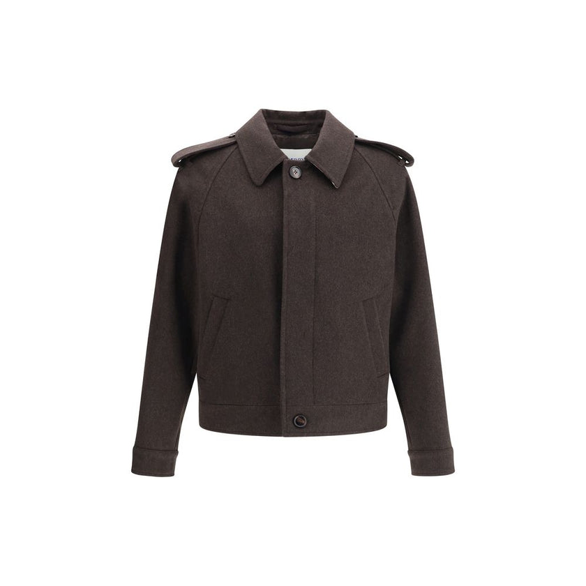 Brown Cashmere CoatBurberry’s cashmere Jacket is an elegant and refined piece, featuring a classic collar and a concealed front button closure that enhances the clean design. The short style features two welt pockets on the front, perfect for a sophistica