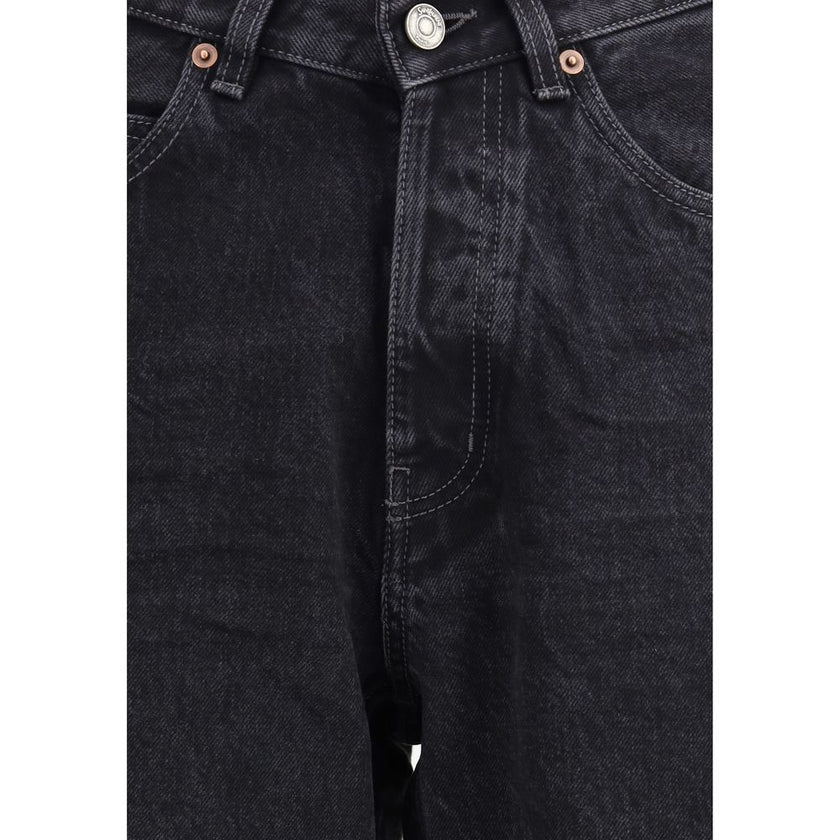 Black Cotton Slim Fit JeansSaint Laurent’s V-waist Jeans stand out for their original tailored cut. Made in the classic five-pocket style, they feature a button and flap closure with buttons. The V waist, enriched with belt loops, gives a modern, slim sil