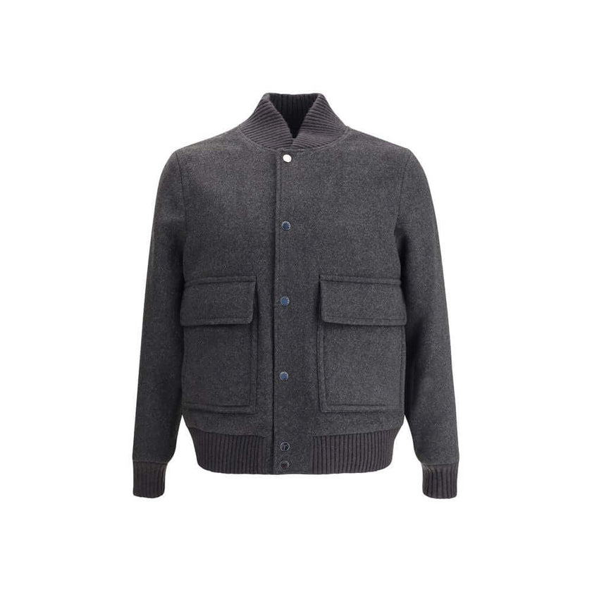 Gray Polyester BomberWoolrich’s wool bomber Jacket is a perfect balance of classic style and modern functionality. Featuring a ribbed collar and a front snap closure, it has cuffs and hem that are also ribbed for a snug fit. Two patch pockets on the front
