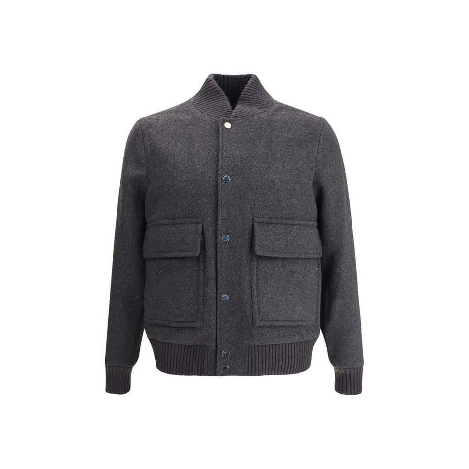 Gray Polyester BomberWoolrich’s wool bomber Jacket is a perfect balance of classic style and modern functionality. Featuring a ribbed collar and a front snap closure, it has cuffs and hem that are also ribbed for a snug fit. Two patch pockets on the front