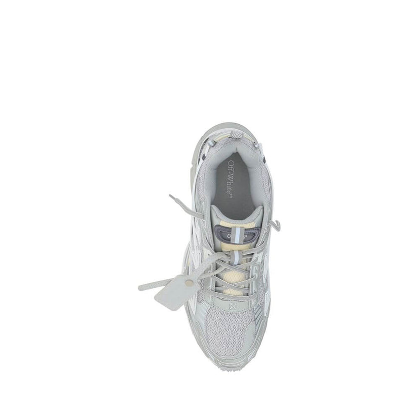 Be Right Back SneakersThe Off-White Be Right Back Sneakers combine mesh and rubberized leather for a modern and resistant look. The iconic zip tie on the front and the monogram printed on the tongue and insole recall the distinctive design of the brand. T