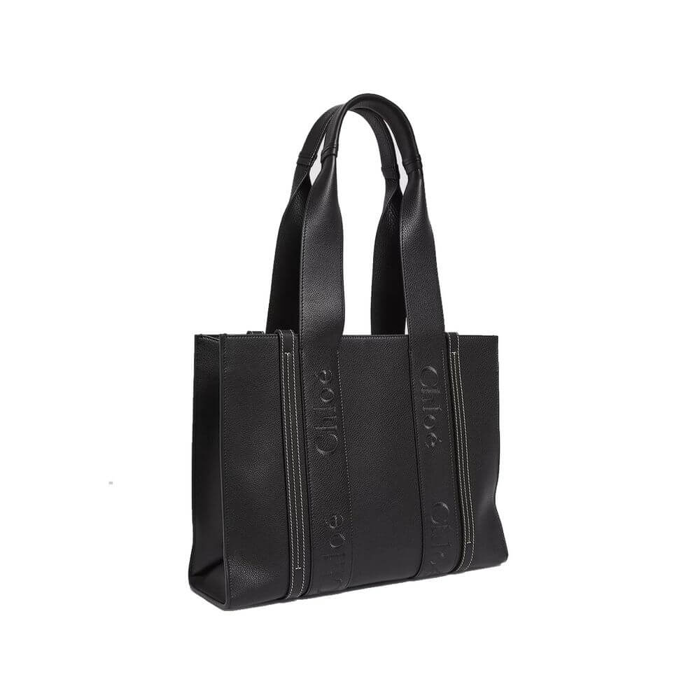 Black Leather Tote BagDescription: – Composition: 100% Leather – Double shoulder strap – On tone logo detail – Interior slip pocket – 45×33 cm – Made in Italy – Gender: WOMEN –Black Leather Tote Bag${tagsChloéAulae Black Leather Tote Bag ChloéAulae Black