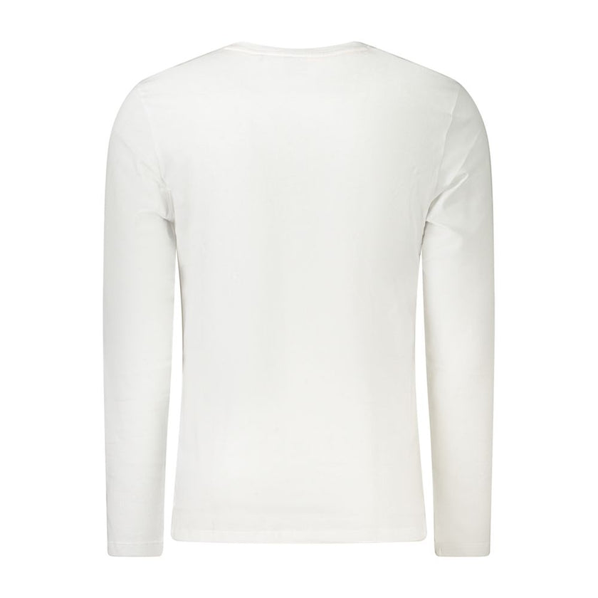 White Cotton Men T-ShirtElevate your wardrobe with the epitome of sleek style – the Hugo Boss long-sleeved T-shirt. Exuding confidence with its clean white hue and unmistakable embroidered logo, this crew neck masterpiece infuses a touch of luxury into yo