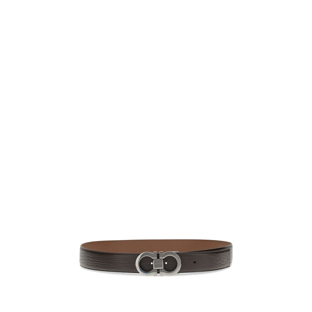 Brown Leather Regular BeltFerragamo’s Gancini Belt is a reversible, adjustable model designed for versatile elegance. The stitched rod lends a casual touch, while the ruthenium-finish buckle, with stylized double Gancini, adds character and sophistication