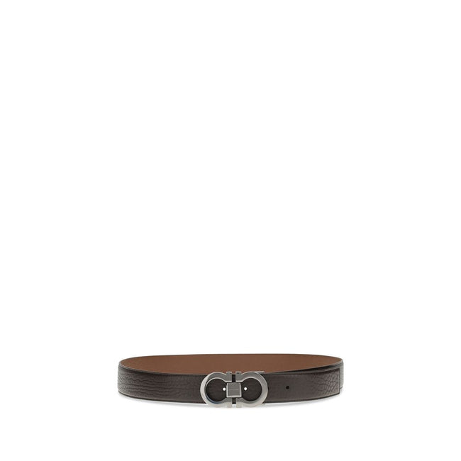 Brown Leather Regular BeltFerragamo’s Gancini Belt is a reversible, adjustable model designed for versatile elegance. The stitched rod lends a casual touch, while the ruthenium-finish buckle, with stylized double Gancini, adds character and sophistication