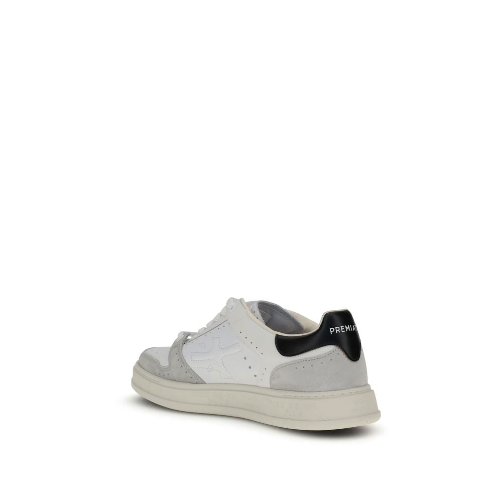 Weiße Low-Top-Sneaker aus Leder mit perforierter Zehenkappe