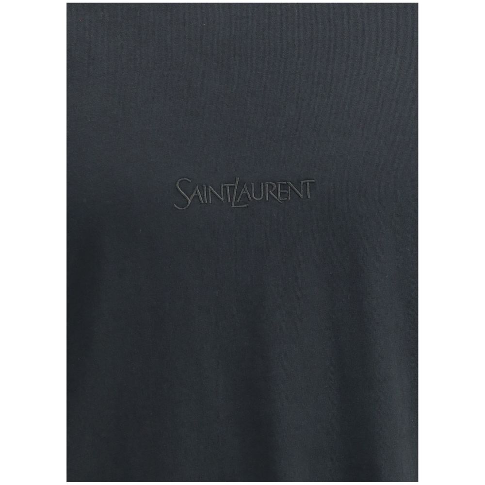 Black Cotton T-ShirtSaint Laurent’s cotton T-shirt is an essential and refined piece with a minimalist design. The ribbed crew neck ensures comfort, while the brand’s iconic tone-on-tone embroidered logo on the front adds a discreet yet distinctive touch