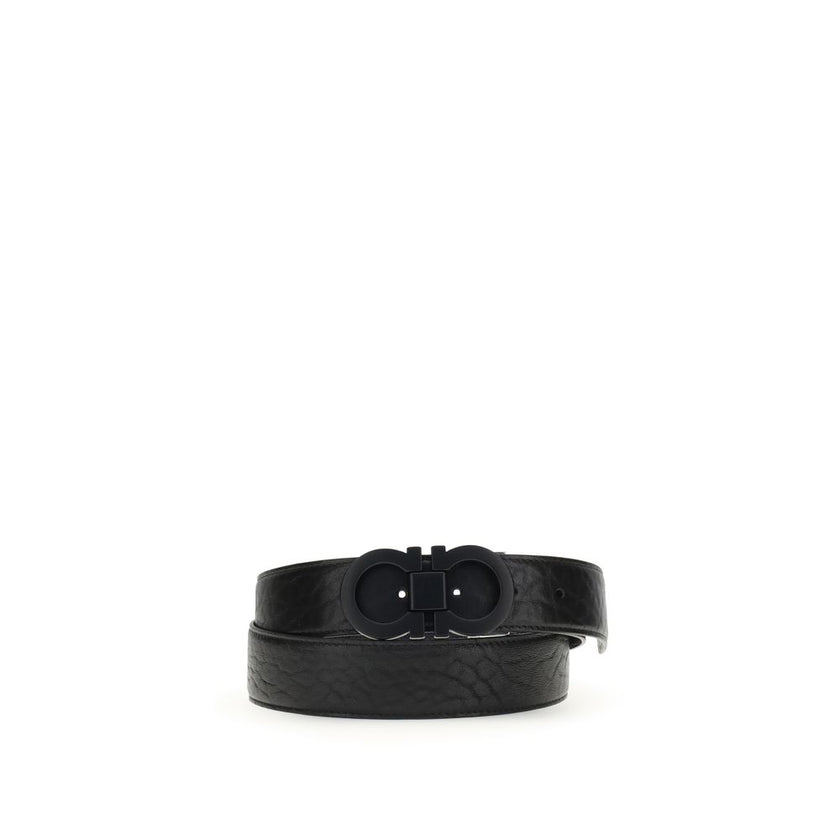 Blue Calf Leather Bos Taurus BeltFerragamo’s Gancini Belt is a reversible, adjustable model designed for versatile elegance. The stitched rod lends a casual touch, while the black-finish buckle, with stylized double Gancini, adds character and sophisticat