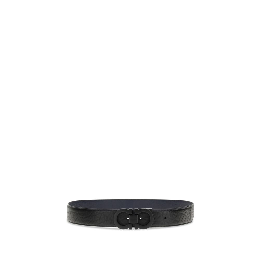 Blue Calf Leather Bos Taurus BeltFerragamo’s Gancini Belt is a reversible, adjustable model designed for versatile elegance. The stitched rod lends a casual touch, while the black-finish buckle, with stylized double Gancini, adds character and sophisticat