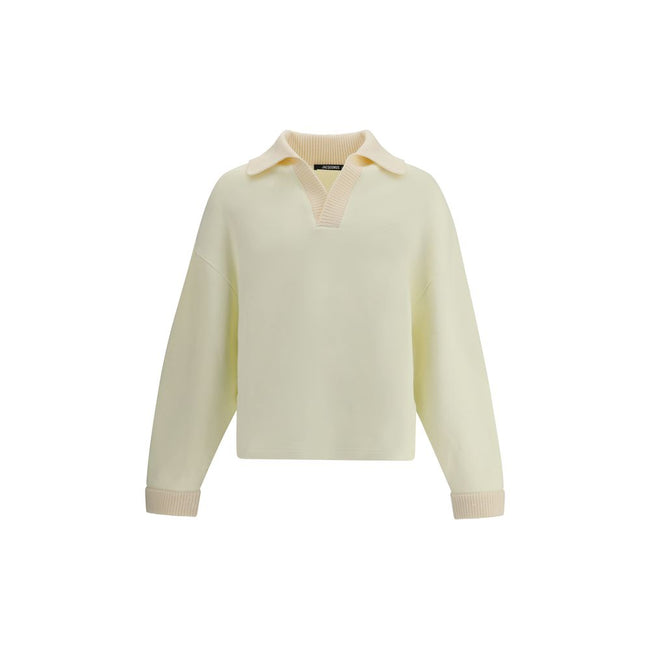 Cream Cotton SweatshirtThe polo Sweatshirt by Jacquemus is a garment that blends the elegance of the polo shirt with the relaxed spirit of the sweatshirt. Made of soft cotton, it is embellished with a ribbed wool collar and cuffs that add structure and a
