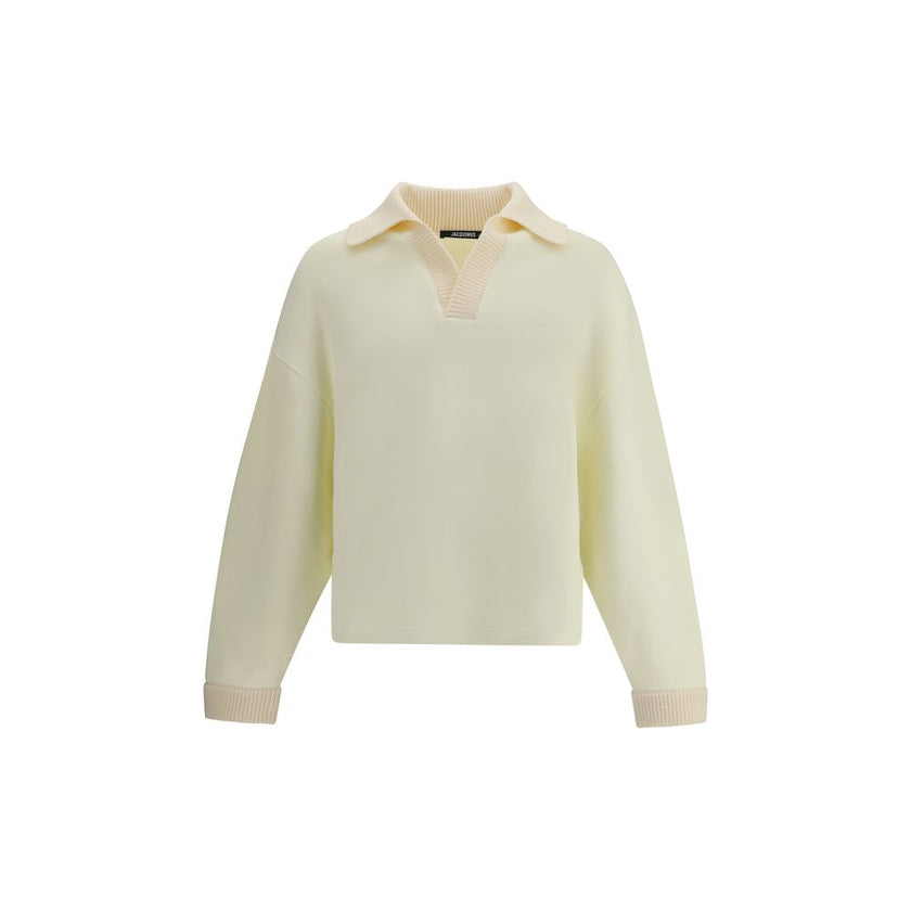 Cream Cotton SweatshirtThe polo Sweatshirt by Jacquemus is a garment that blends the elegance of the polo shirt with the relaxed spirit of the sweatshirt. Made of soft cotton, it is embellished with a ribbed wool collar and cuffs that add structure and a