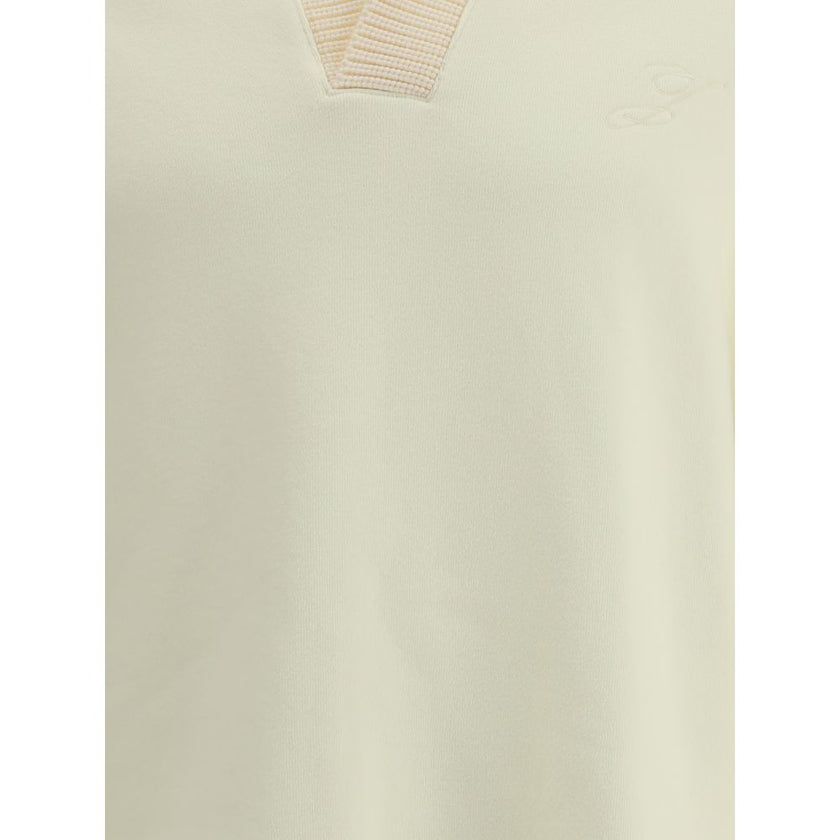 Cream Cotton SweatshirtThe polo Sweatshirt by Jacquemus is a garment that blends the elegance of the polo shirt with the relaxed spirit of the sweatshirt. Made of soft cotton, it is embellished with a ribbed wool collar and cuffs that add structure and a
