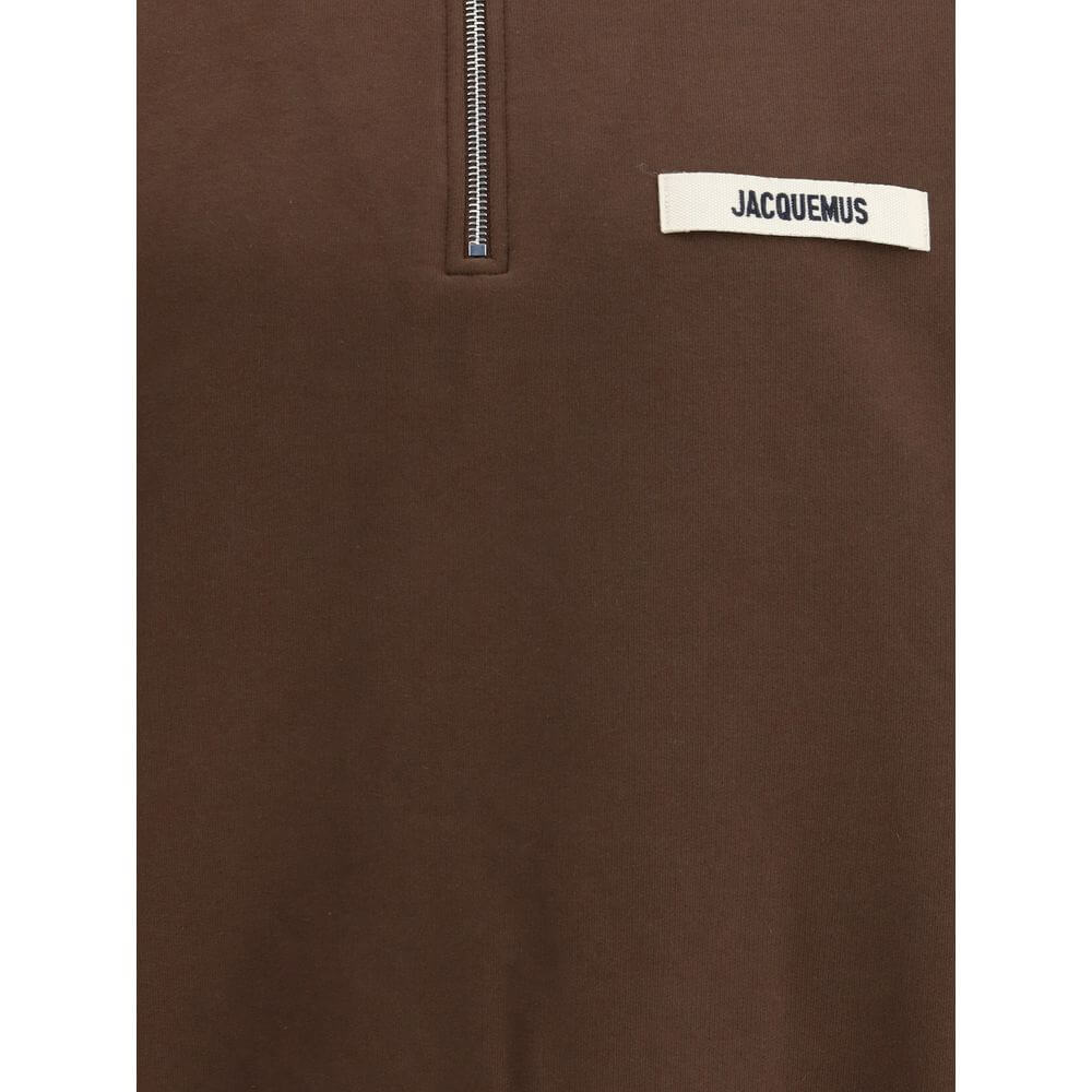 Brown Cotton SweatshirtThe cotton Le Camionneur Sweatshirt by Jacquemus features a plush interior for optimal comfort. The brand’s iconic monogram patch applied to the front adds a distinctive touch, while the ribbed cuffs and hem ensure a comfortable, fi