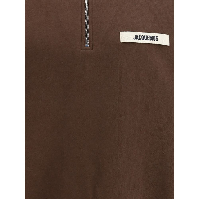 Brown Cotton SweatshirtThe cotton Le Camionneur Sweatshirt by Jacquemus features a plush interior for optimal comfort. The brand’s iconic monogram patch applied to the front adds a distinctive touch, while the ribbed cuffs and hem ensure a comfortable, fi