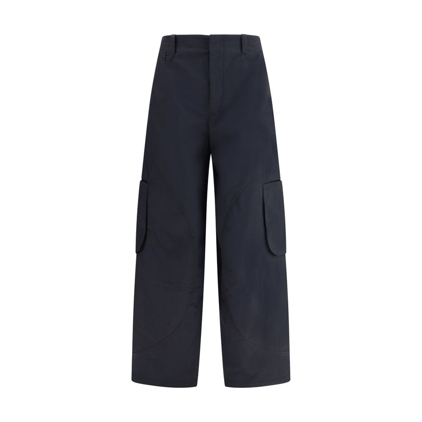Black Cotton Cargo PantsThe Le Cargo Molino Pants by Jacquemus reinterpret the utility aesthetic with a refined, contemporary style. Made with a six-pocket construction, they include angled side pockets and large patch pockets on the legs, combining funct
