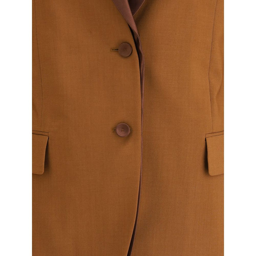 Brown Wool BlazerFendi’s wool and mohair Blazer is a timeless classic with a refined style, embellished with satin lapels that enhance its elegance. It features a single-breasted button closure, a breast pocket and two front flap pockets. Three decorative