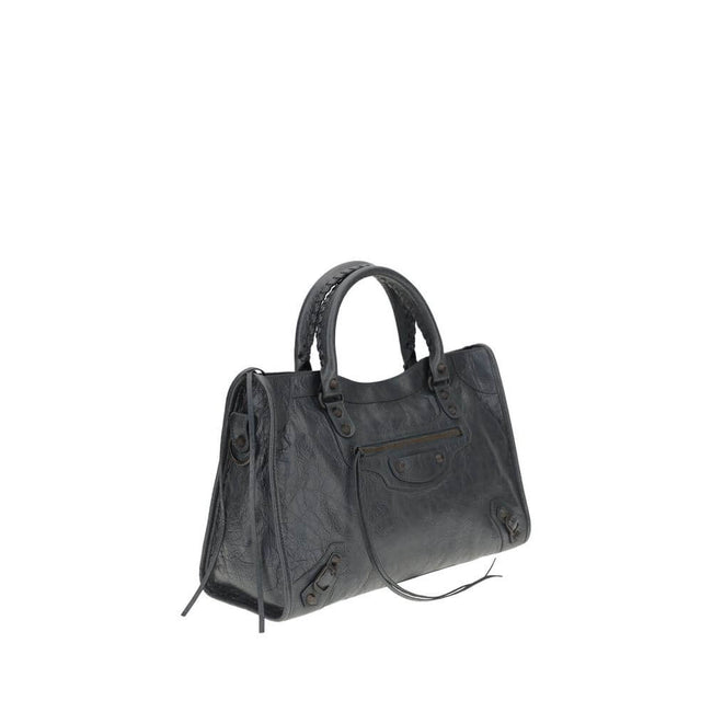 Le City Medium Shoulder BagBalenciaga’s Le City Medium Shoulder Bag is a high-class item made of fine lambskin leather that combines elegance and functionality. The two hand-woven leather handles lend an artisanal and refined touch, while the adjustable a