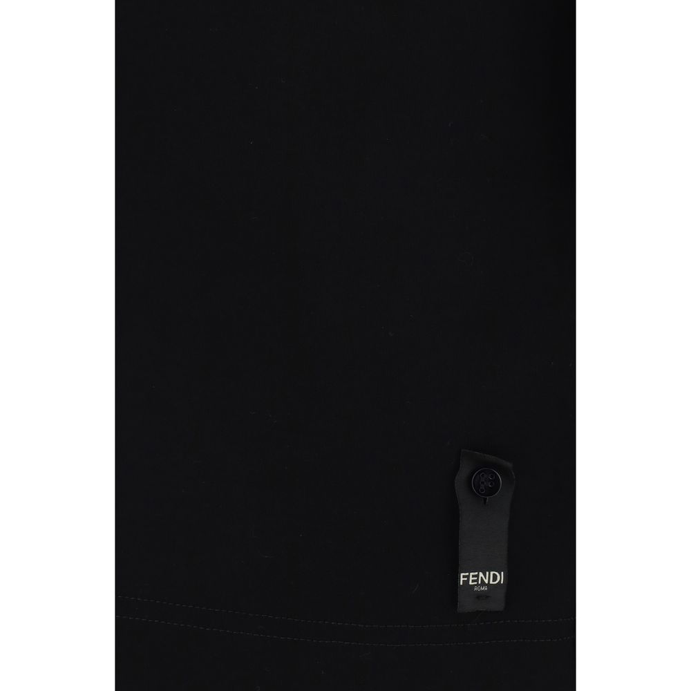 T-shirt with pocketCotton T-Shirt by Fendi features a crew neck and regular fit for optimal comfort. On the front, a zippered patch pocket is embellished with the brand’s iconic contrasting monogram, adding a distinctive detail. The monochrome pattern giv