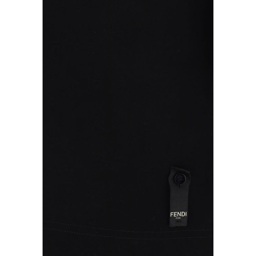 T-shirt with pocketCotton T-Shirt by Fendi features a crew neck and regular fit for optimal comfort. On the front, a zippered patch pocket is embellished with the brand’s iconic contrasting monogram, adding a distinctive detail. The monochrome pattern giv