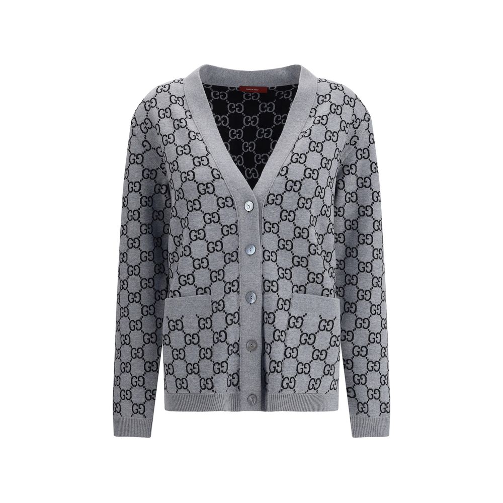 Black Wool CardiganGucci’s GG Supreme reversible Cardigan is made of fine wool tubular jacquard in shades of black and white with the iconic GG pattern. Featuring a V-neckline, low shoulders and long sleeves, it has two front pockets and ribbed trim. A ve