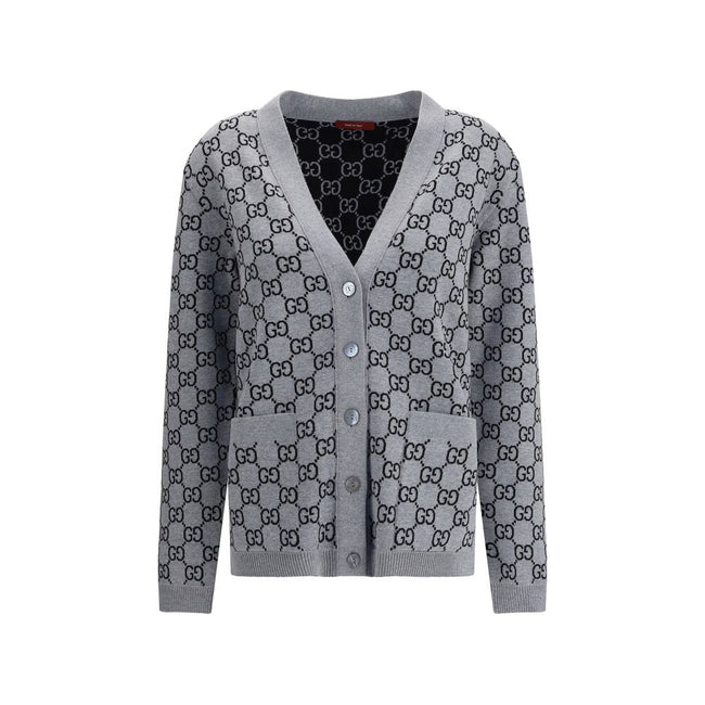 Black Wool CardiganGucci’s GG Supreme reversible Cardigan is made of fine wool tubular jacquard in shades of black and white with the iconic GG pattern. Featuring a V-neckline, low shoulders and long sleeves, it has two front pockets and ribbed trim. A ve