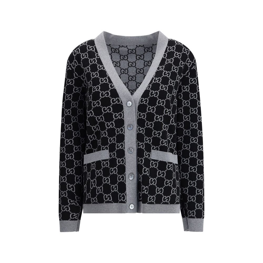 Black Wool CardiganGucci’s GG Supreme reversible Cardigan is made of fine wool tubular jacquard in shades of black and white with the iconic GG pattern. Featuring a V-neckline, low shoulders and long sleeves, it has two front pockets and ribbed trim. A ve