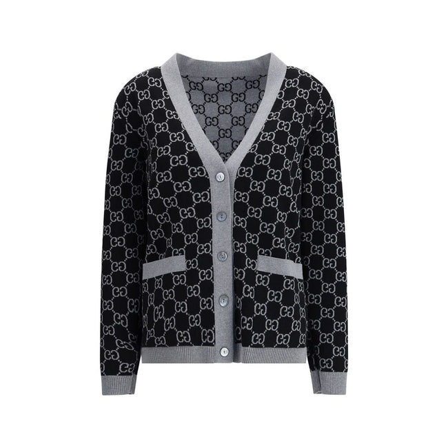 Black Wool CardiganGucci’s GG Supreme reversible Cardigan is made of fine wool tubular jacquard in shades of black and white with the iconic GG pattern. Featuring a V-neckline, low shoulders and long sleeves, it has two front pockets and ribbed trim. A ve