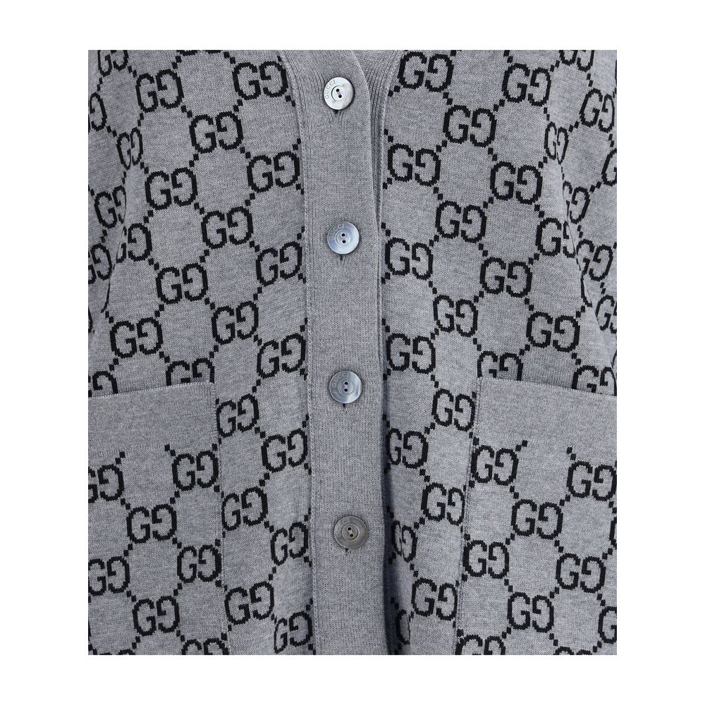 Black Wool CardiganGucci’s GG Supreme reversible Cardigan is made of fine wool tubular jacquard in shades of black and white with the iconic GG pattern. Featuring a V-neckline, low shoulders and long sleeves, it has two front pockets and ribbed trim. A ve