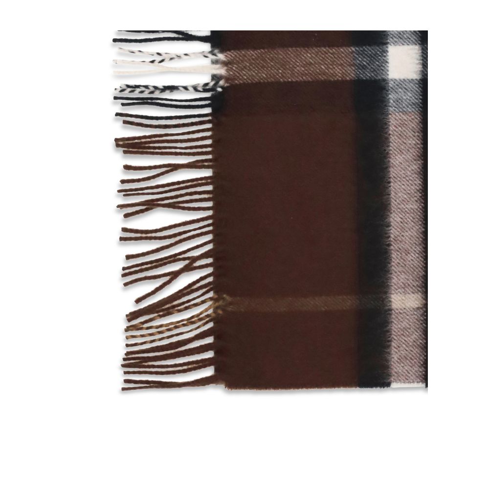 Brown Cashmere ScarfBurberry’s cashmere check Scarf is a timeless and iconic accessory. Made of soft cashmere, it features a rectangular shape and the house’s classic check pattern. Bangs at the ends complete the design with an elegant and traditional tou