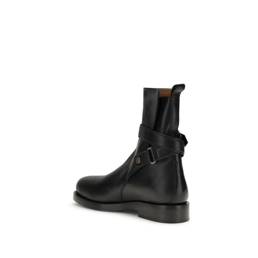Black Calf Leather Bos Taurus Ankle BootsBurberry’s Buckle Ankle Boots combine contemporary style and functionality. Featuring a rounded toe and an above-ankle height, they have a handy pull-on back for easy on-and-off wear. The logo buckle on the ankle a