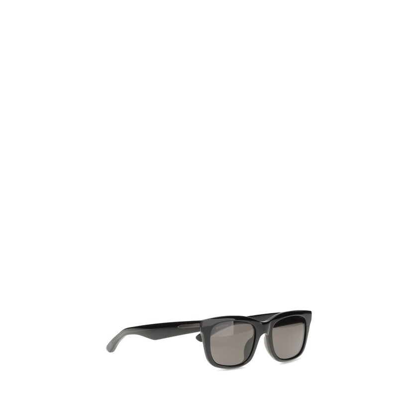 Black Acetate SunglassesSunglasses by Balenciaga are made of acetate and feature a square, modern and distinctive shape. On the side is the brand’s signature, a detail that emphasizes its exclusivity. The lenses are made of Bio-Nylon, an innovative materi