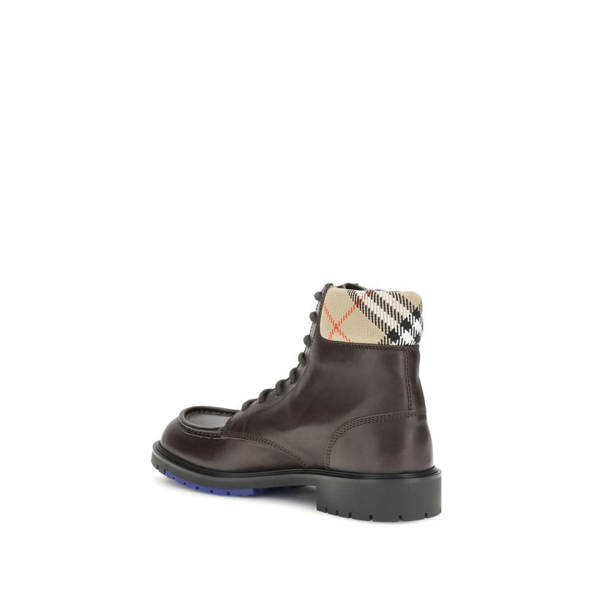 Brown Calf Leather Bos Taurus Lace-Up BootsBurberry’s Rogue amphibious Ankle Boots combine functionality with iconic details. Crafted in a rugged silhouette, they are decorated with the Equestrian Knight Design embossed on the side and complemented by a p