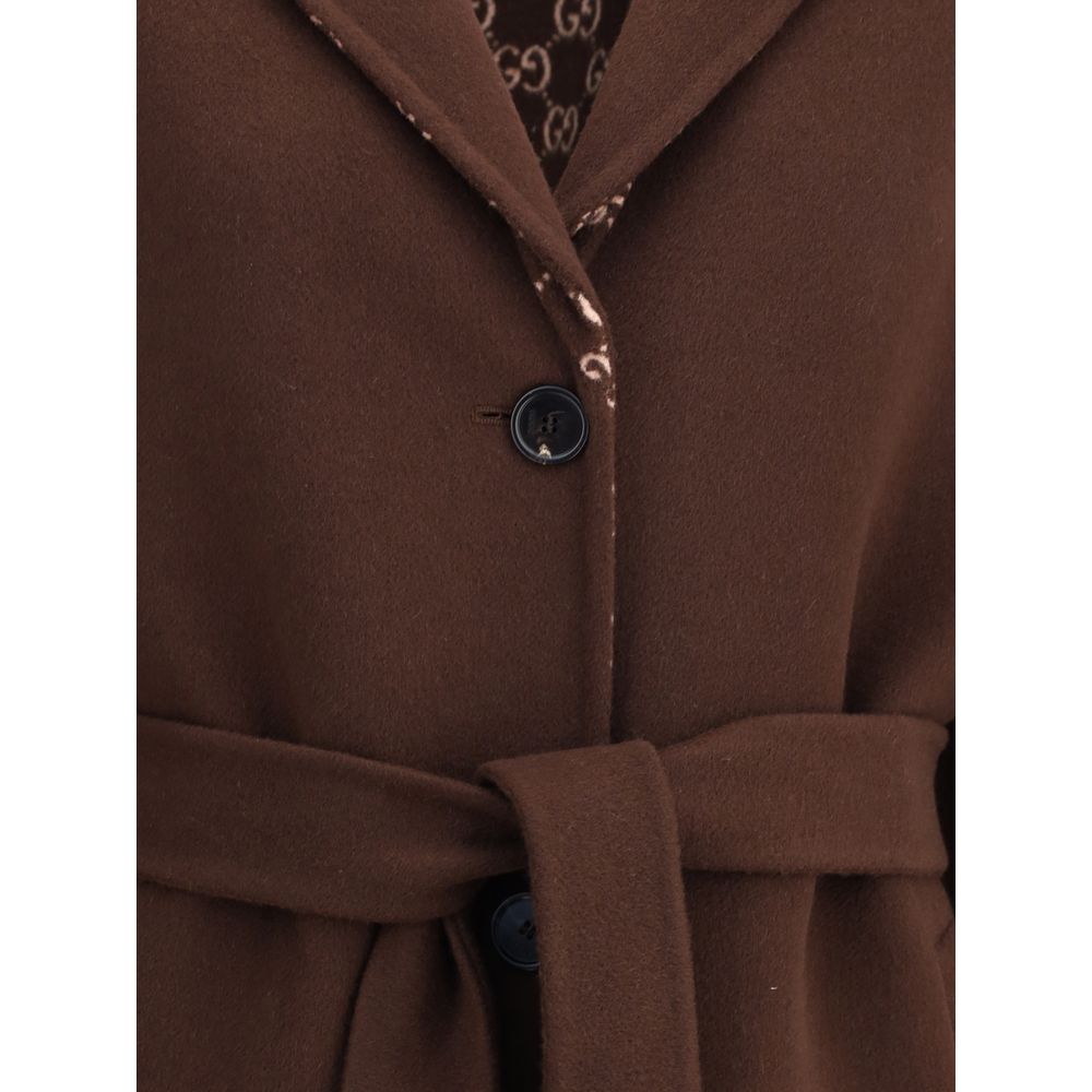 Brown Wool CoatGucci’s silk and wool reversible Coat is a refined and versatile piece, perfect for enhancing any look with a distinctive touch. Made of brown silk wool on one side and brown and light pink GG patterned silk wool on the other, it offers two