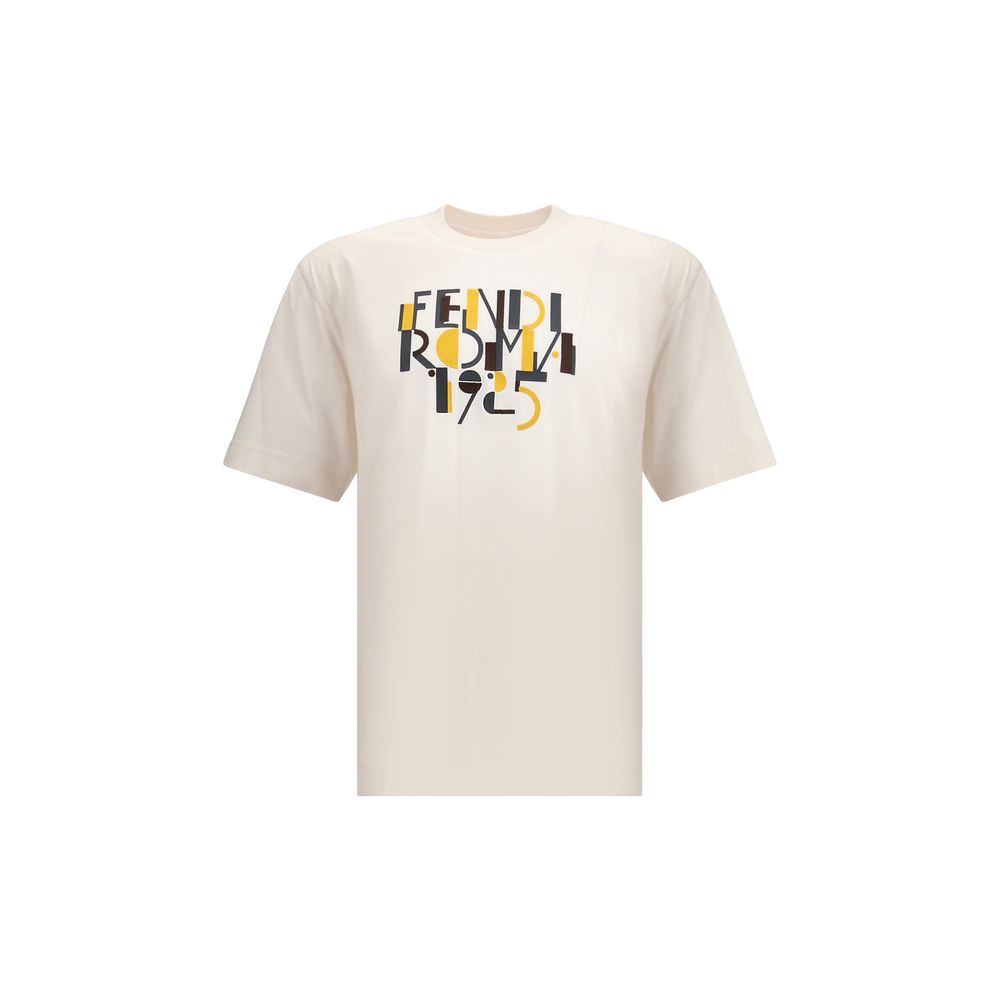 White Cotton T-ShirtFendi’s logo T-Shirt is an essential garment with a strong character. Made of soft cotton, it features a ribbed crew neck and a contrasting Fendi print on the front, giving the design a distinctive and iconic touch. Perfect for a casua