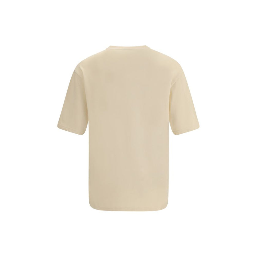 Cotton T-ShirtJacquemus’ cotton T-Shirt is an essential garment reinterpreted with the brand’s unmistakable style. Featuring an oversized cut, it offers a relaxed and contemporary fit, ideal for casual looks with a strong character. The ribbed crew neck e