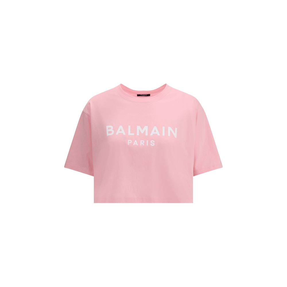 Logoed T-ShirtBalmain’s cotton cropped T-Shirt interprets urban style with the Maison’s signature elegance. Made of soft monochrome patterned cotton, it features a ribbed crew neck and a regular fit that flatters the figure while maintaining comfort. The