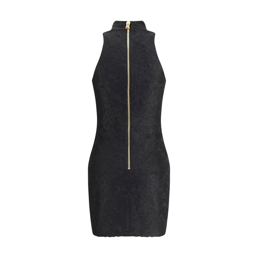 Black Viscose Cocktail DressBalmain’s Baroque short Dress combines elegance and character in a refined design. Made of bouclé fabric with a rich baroque pattern, it features an American collar that enhances the silhouette and a back zipper closure. Gold e